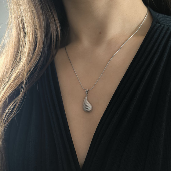 Silver pendant without stones