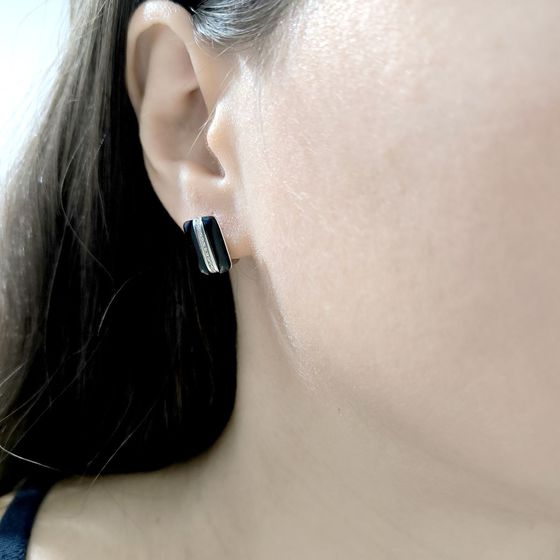 Silver earrings with onyx
