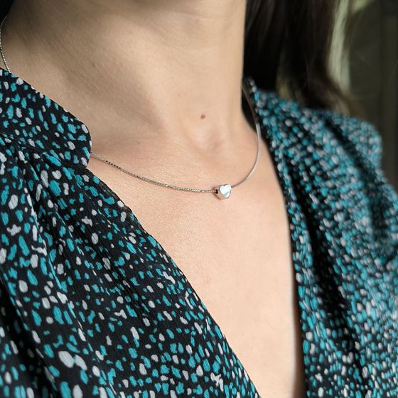 Silver necklace with mother-of-pearl