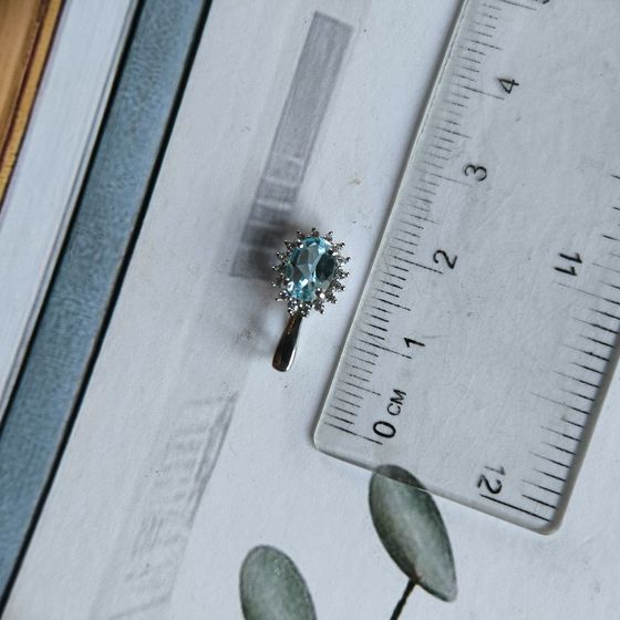 Silver pendant with a 1.12-carat topaz