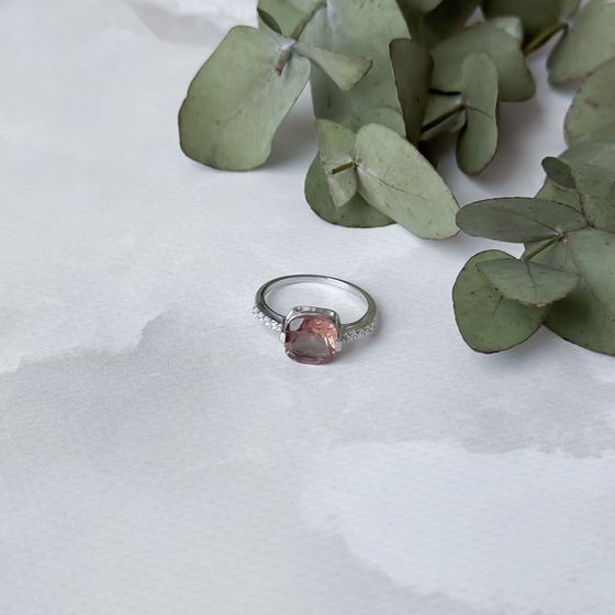 Silver ring with a 3.064-carat sultanite