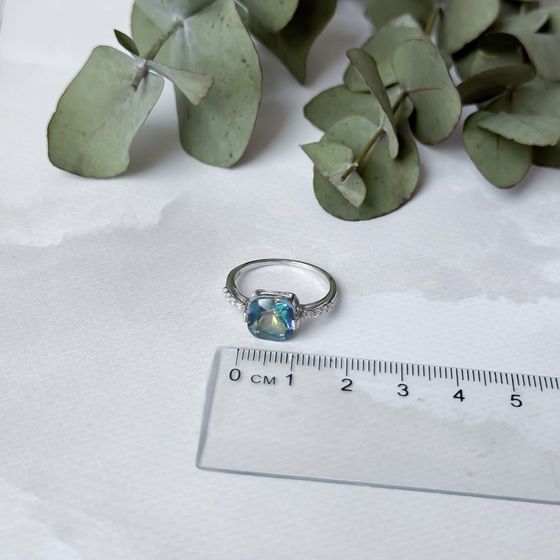 Silver ring with a 5.435-carat mystic topaz