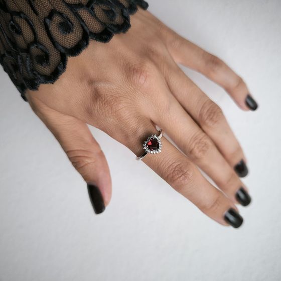 Silver ring with a 1.122-carat garnet