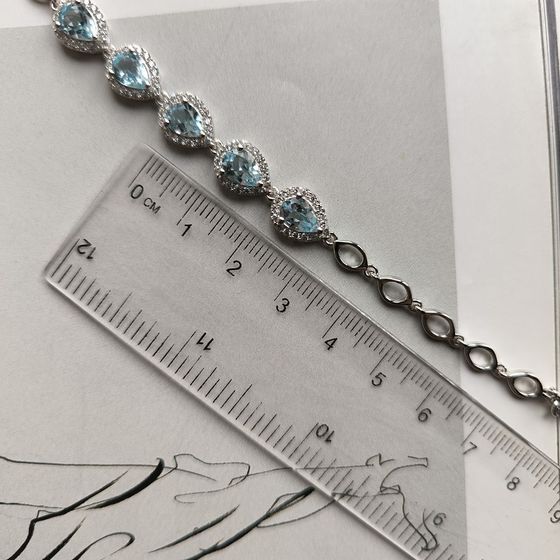 Silver bracelet with a 5.628-carat topaz