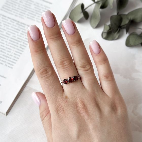 Серебряное кольцо с гранатом 2.242ct