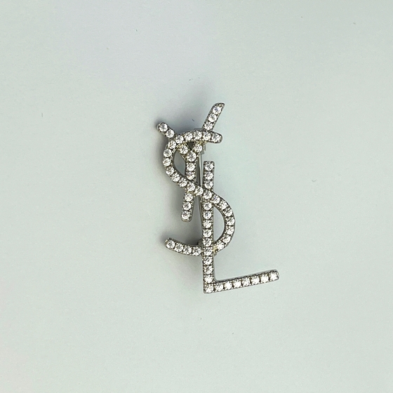 Silver brooch with phianites