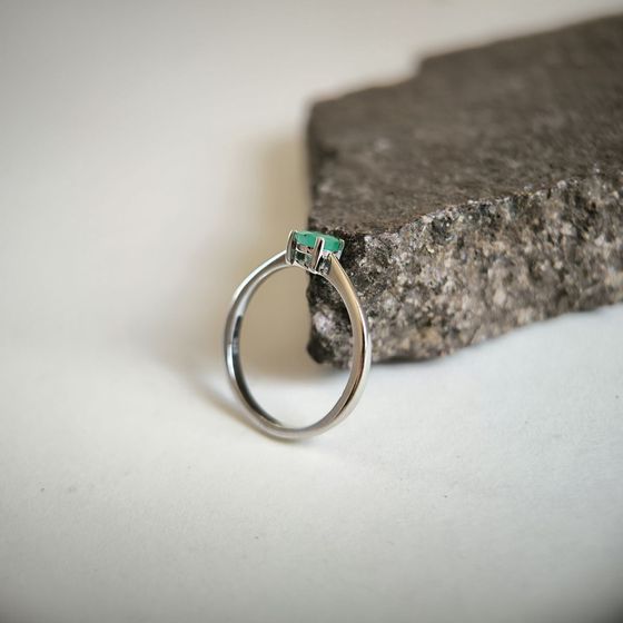 Серебряное кольцо с изумрудом 0.381ct