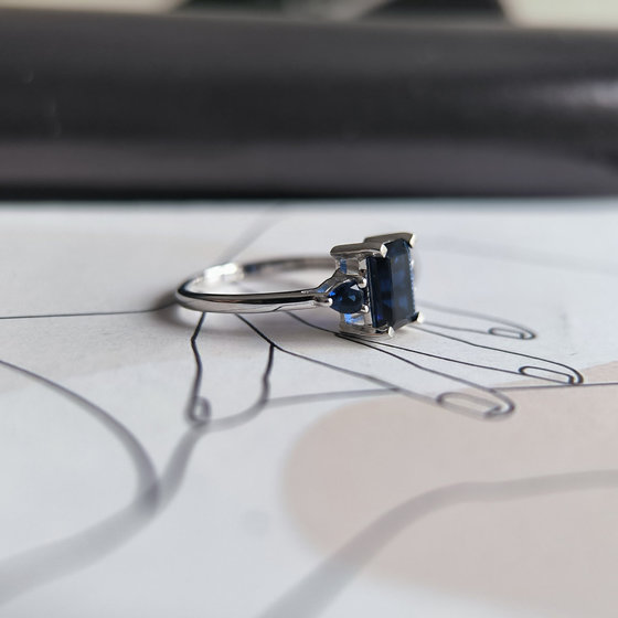 Silver ring with sapphire nano 1.547ct