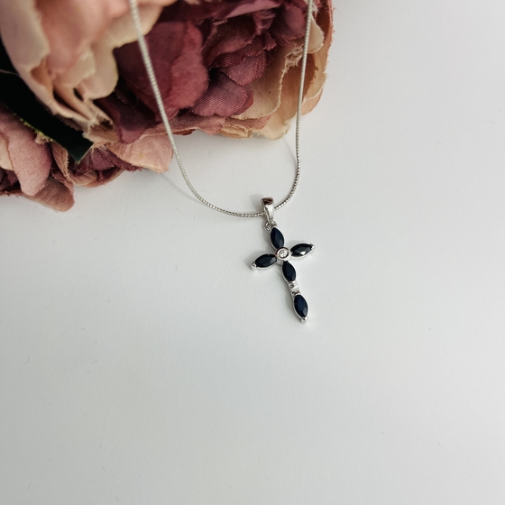 Silver cross with a 1.51-carat sapphire