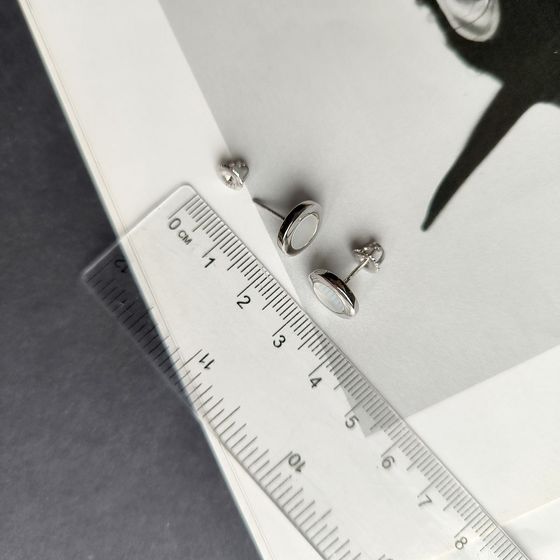 Silver earrings with mother-of-pearl