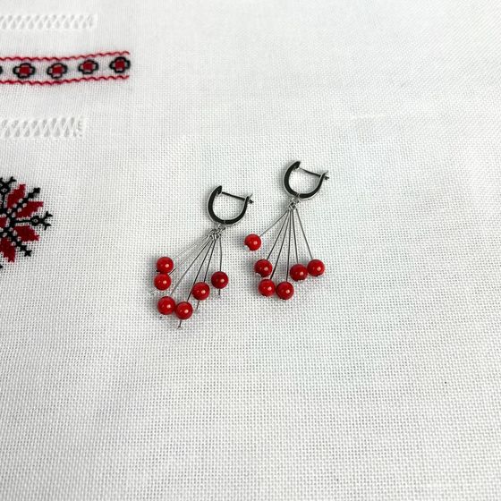 Срібні сережки з коралом