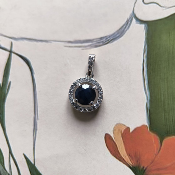 Silver pendant with 1.356ct sapphire, cubic zirconia
