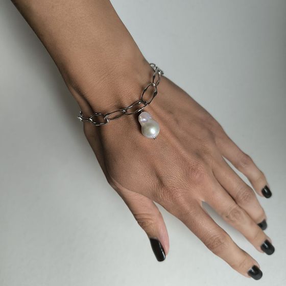 Silver bracelet with baroque pearls
