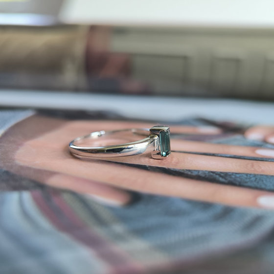 Серебряное кольцо с топазом Лондон Блю 0.244ct