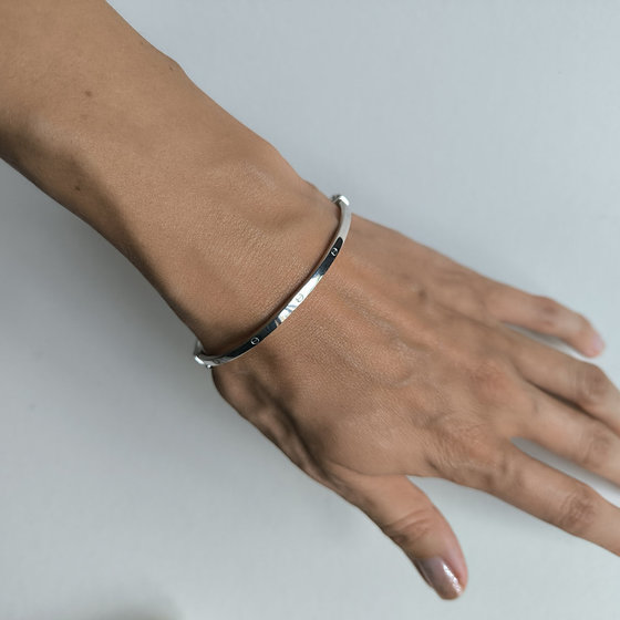 Silver bracelet without stones