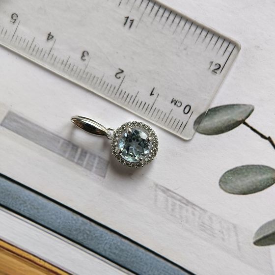 Sterling silver pendant with topaz 2.704ct