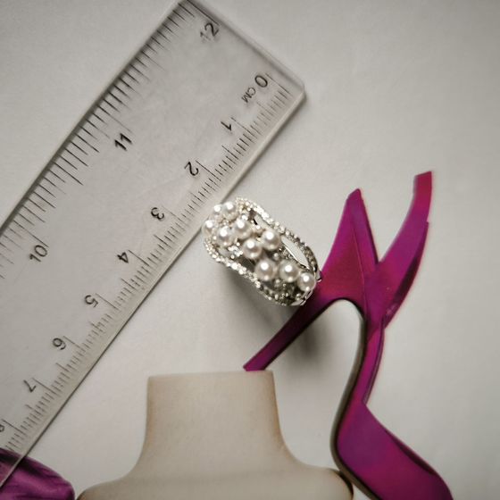 Silver ring with pearls 2.5ct
