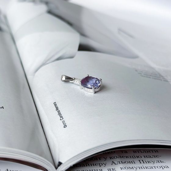 Silver pendant with a 3.411-carat alexandrite