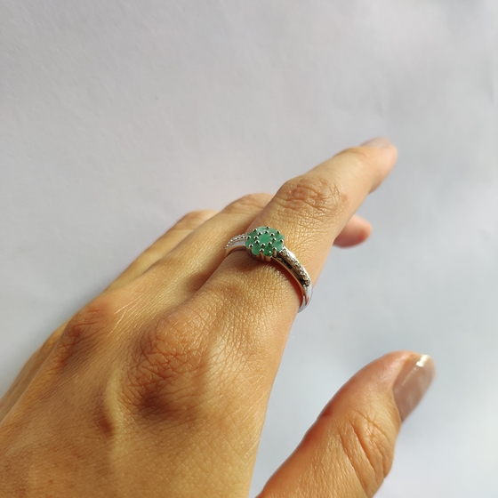 Серебряное кольцо с изумрудом 0.973ct