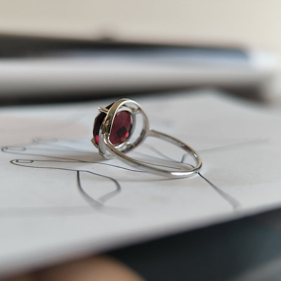 Silver ring with a 3.425ct nano garnet