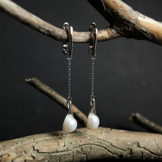 Silver earrings with pearls