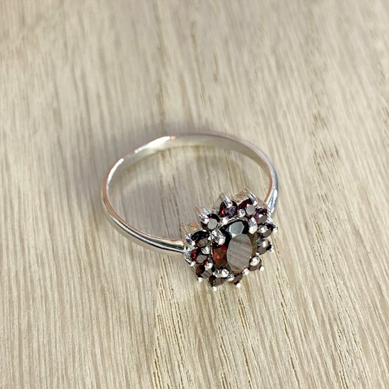 Серебряное кольцо с гранатом 1.47ct