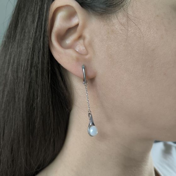 Silver earrings with pearls