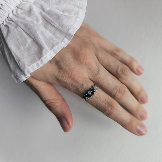 Silver ring with sapphire nano