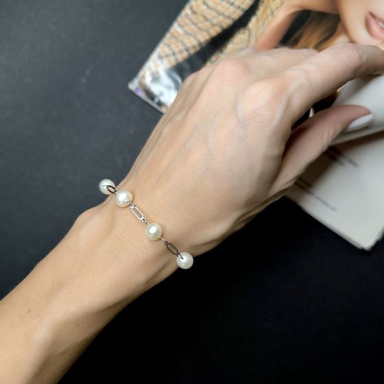 Silver bracelet with baroque pearls