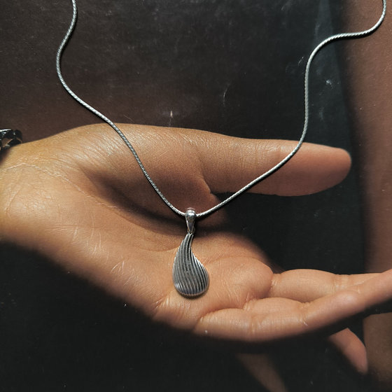 Silver pendant without stones