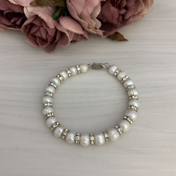 Silver bracelet with pearls