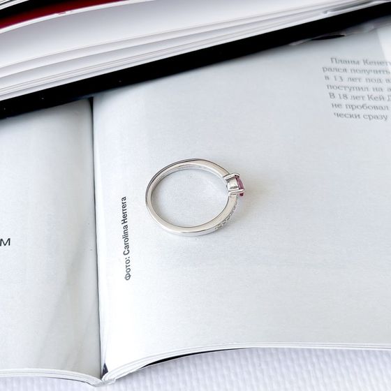 Срібна каблучка з рубіном 0.891ct, фіанітами