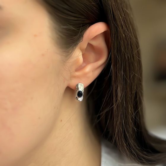 Silver earrings with sapphire 1.095ct