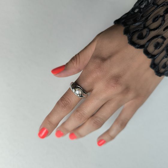 Серебряное кольцо с жемчугом 2.5ct