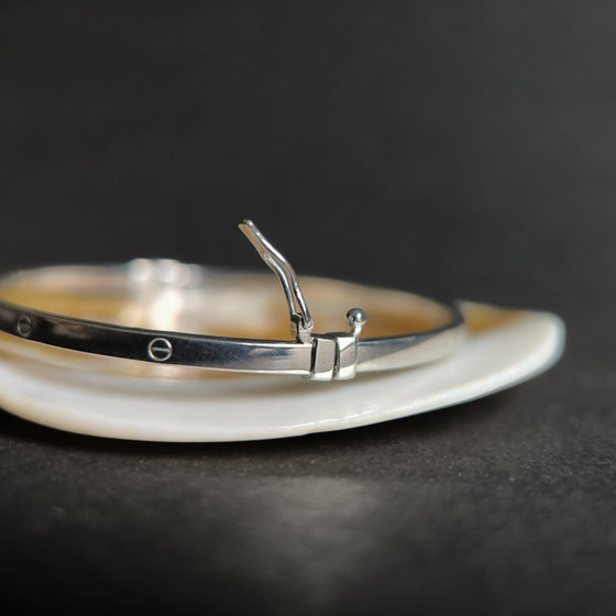 Silver bracelet without stones