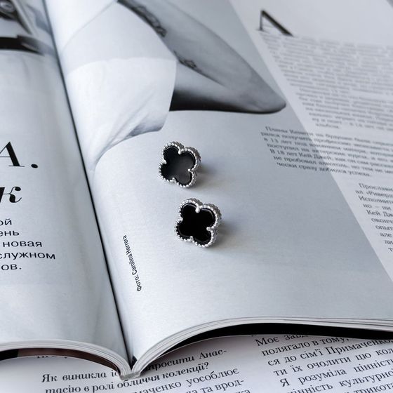 Silver earrings with onyx