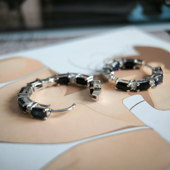 Silver earrings with 6.112ct sapphire and cubic zirconia