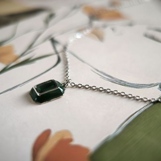 Silver necklace with phianites, semallu