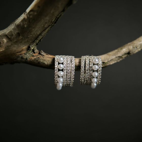 Silver earrings with pearls, fianites