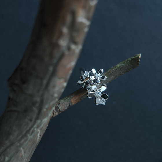 Silver ring with cubic zirconia