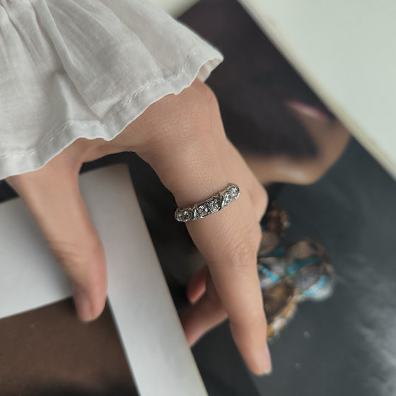 Серебряное кольцо с фианитами