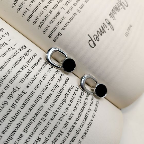 Silver earrings with onyx