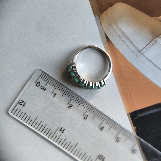 Silver ring with emerald 2.458ct