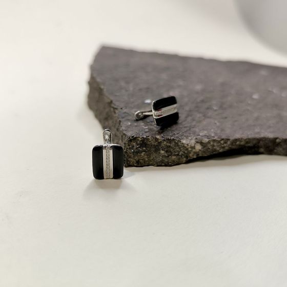 Silver earrings with onyx