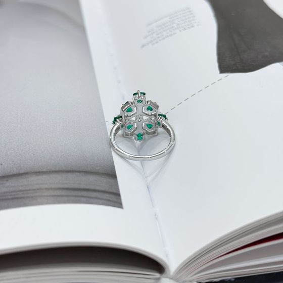 Silver ring with a 1.725-carat emerald