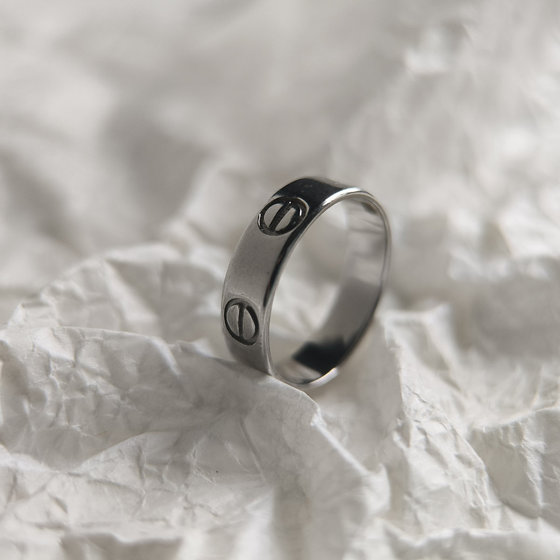 Silver ring with cubic zirconia