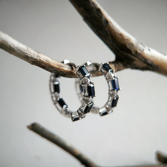 Silver earrings with 6.112ct sapphire and cubic zirconia