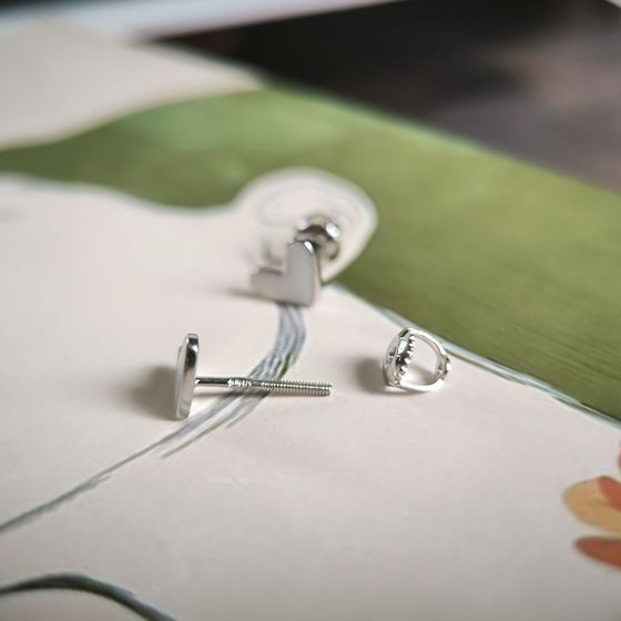 Silver earrings with yemallu