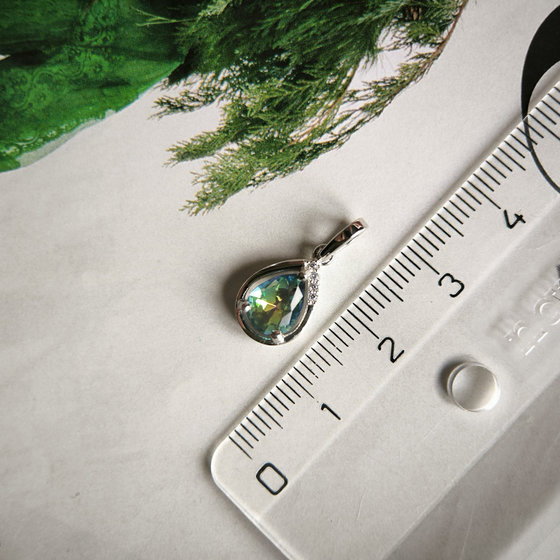 Silver pendant with a 0.736-carat mystic topaz