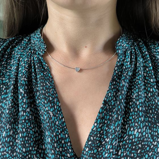 Silver necklace with mother-of-pearl